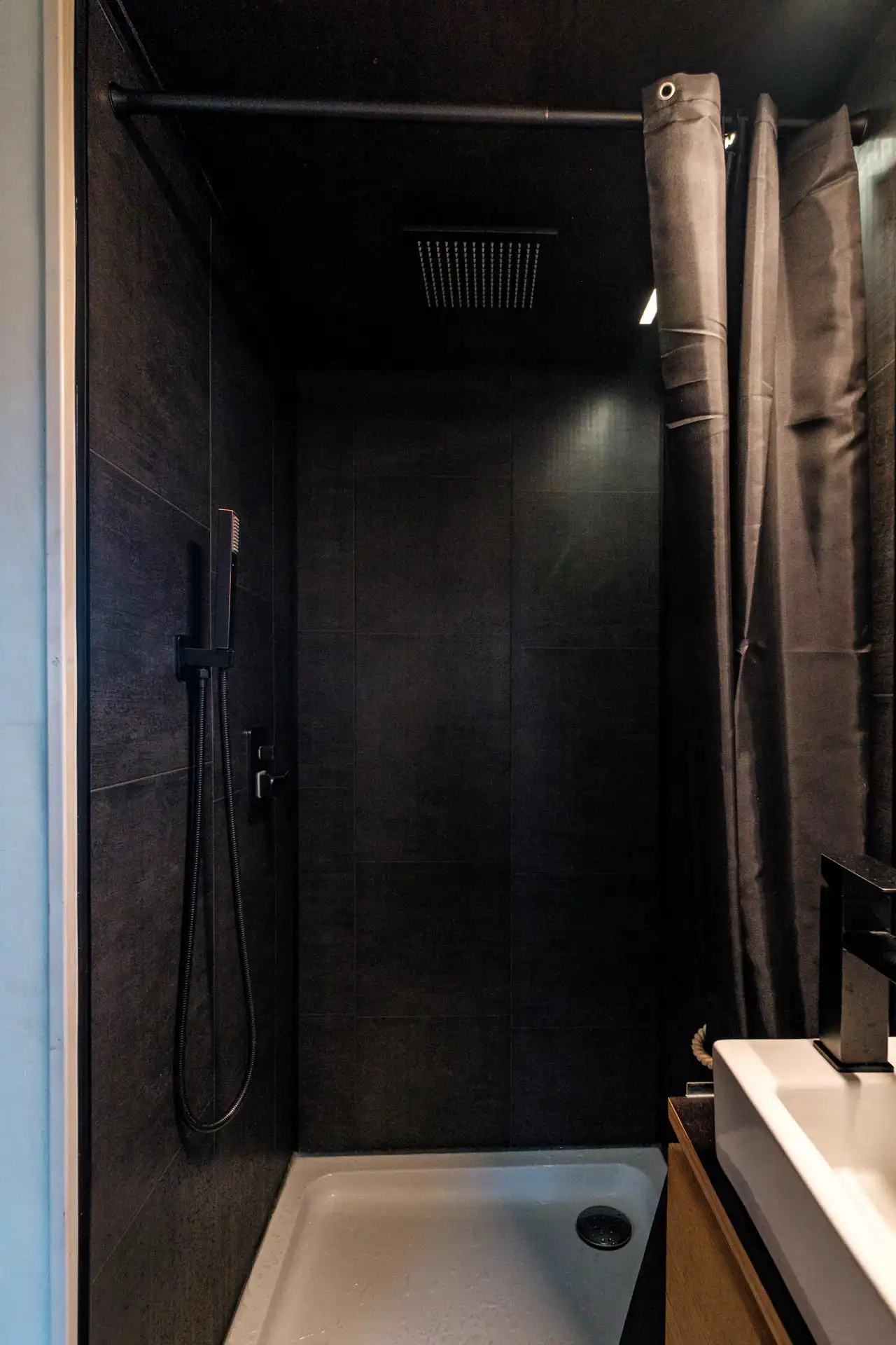 Tiny House La Ruche Brabant Wallon – Douche à l'italienne