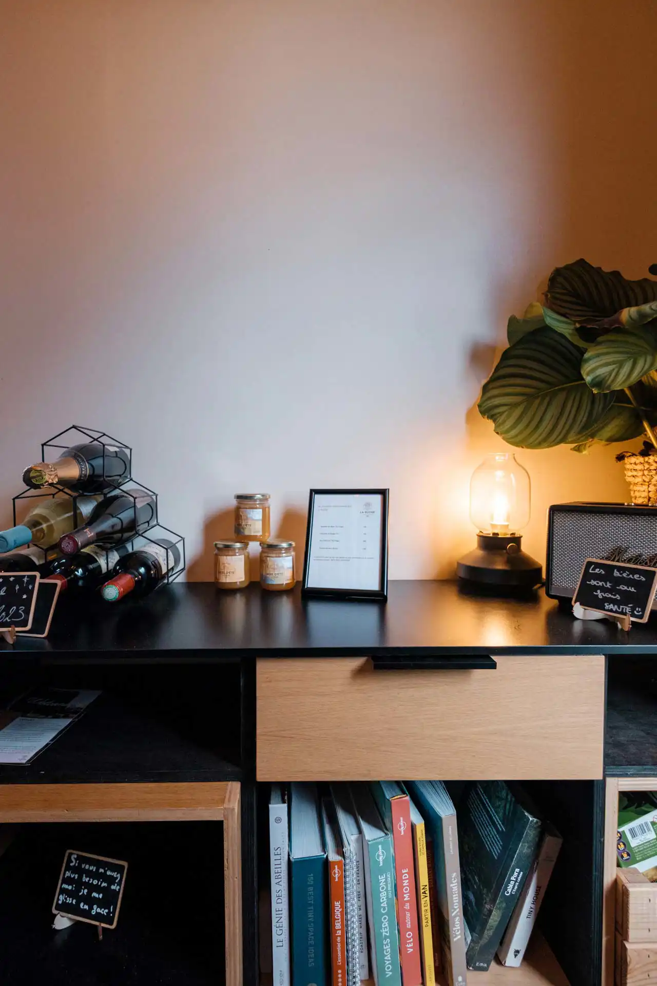 Tiny House La Ruche Brabant Wallon – Décoration du meuble du salon