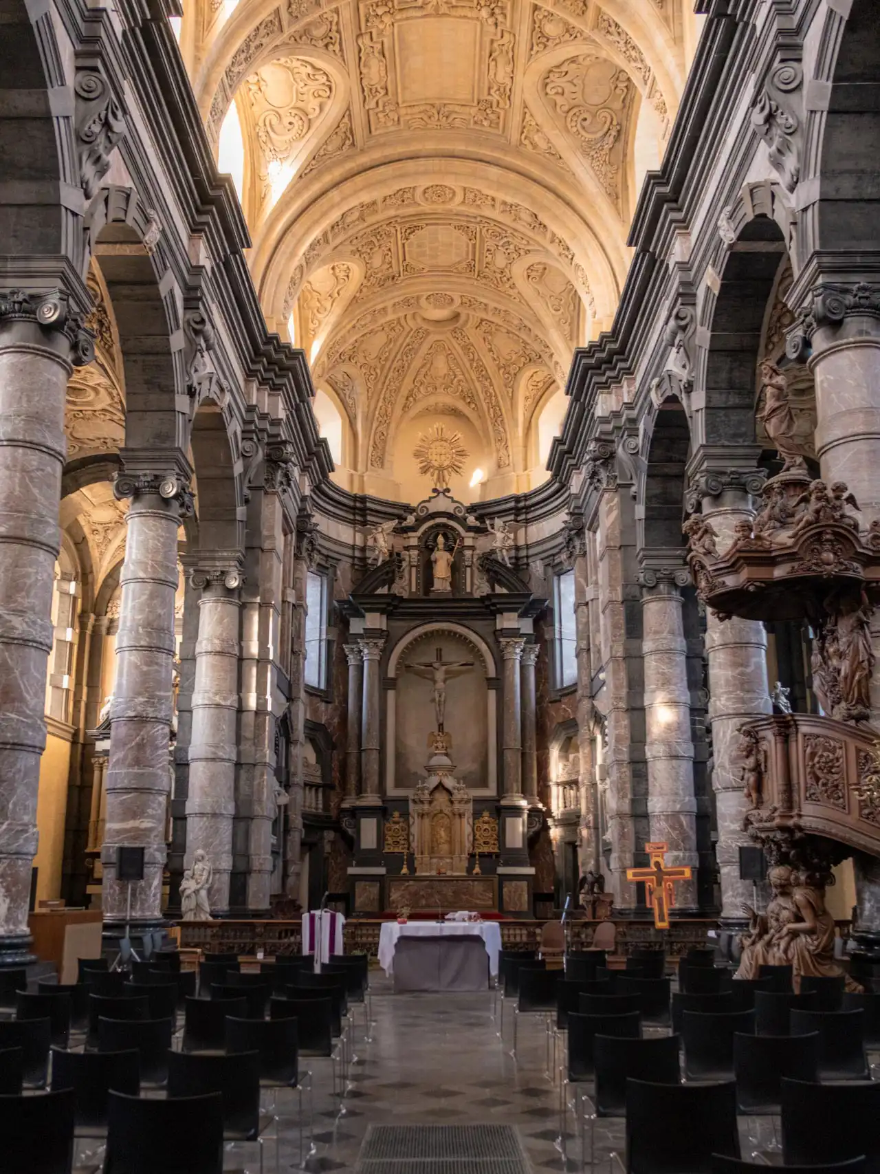 Intérieur de l'église Saint-Loup à Namur