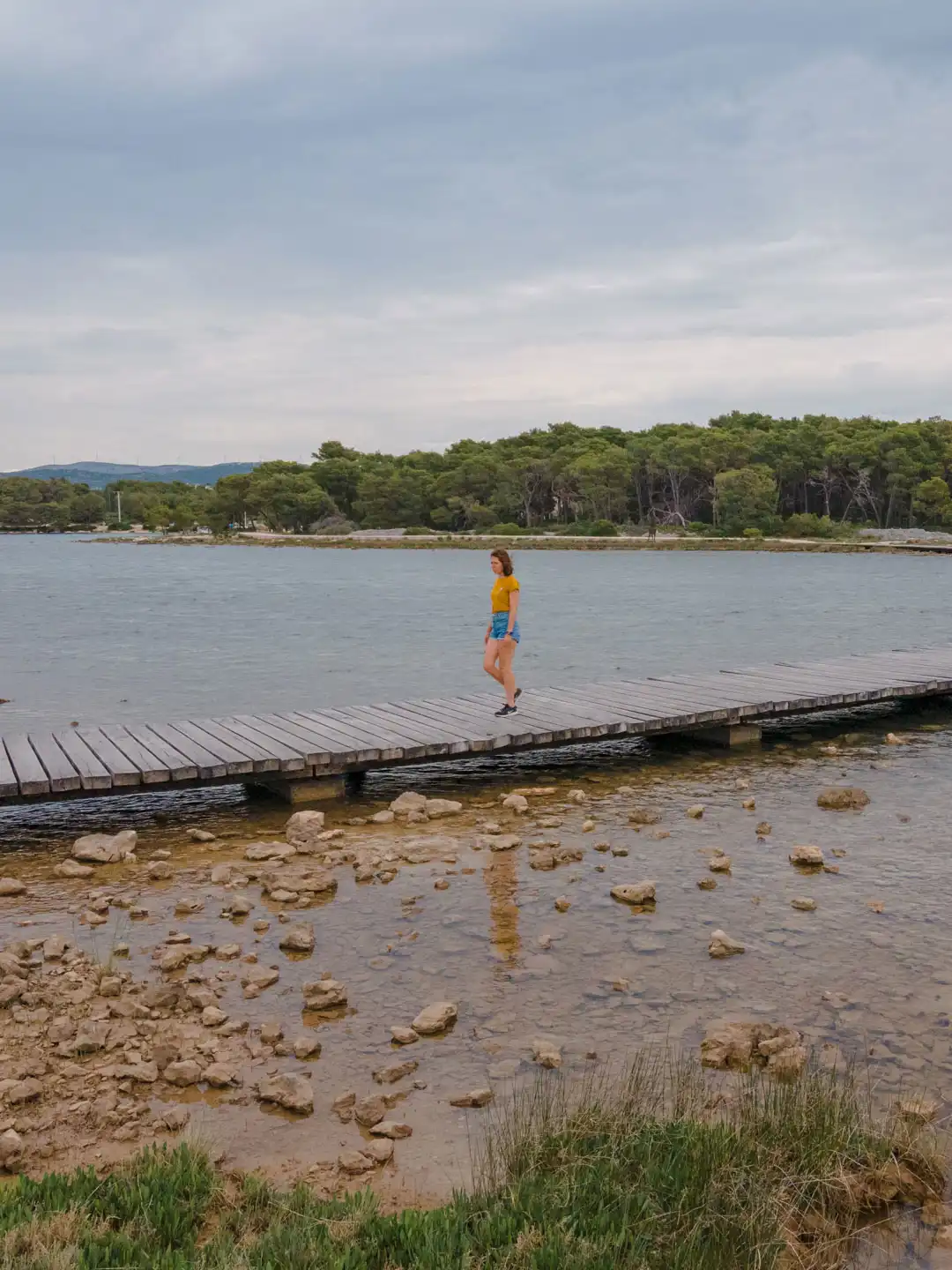 Ponton en bois dans le canal Saint-Antony