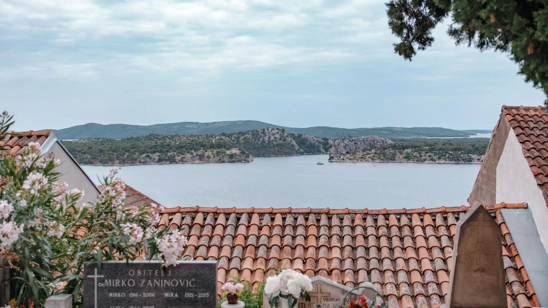 Vue sur le canal Saint-Anthony depuis le Cimetière Saint-Ana de Sibenik