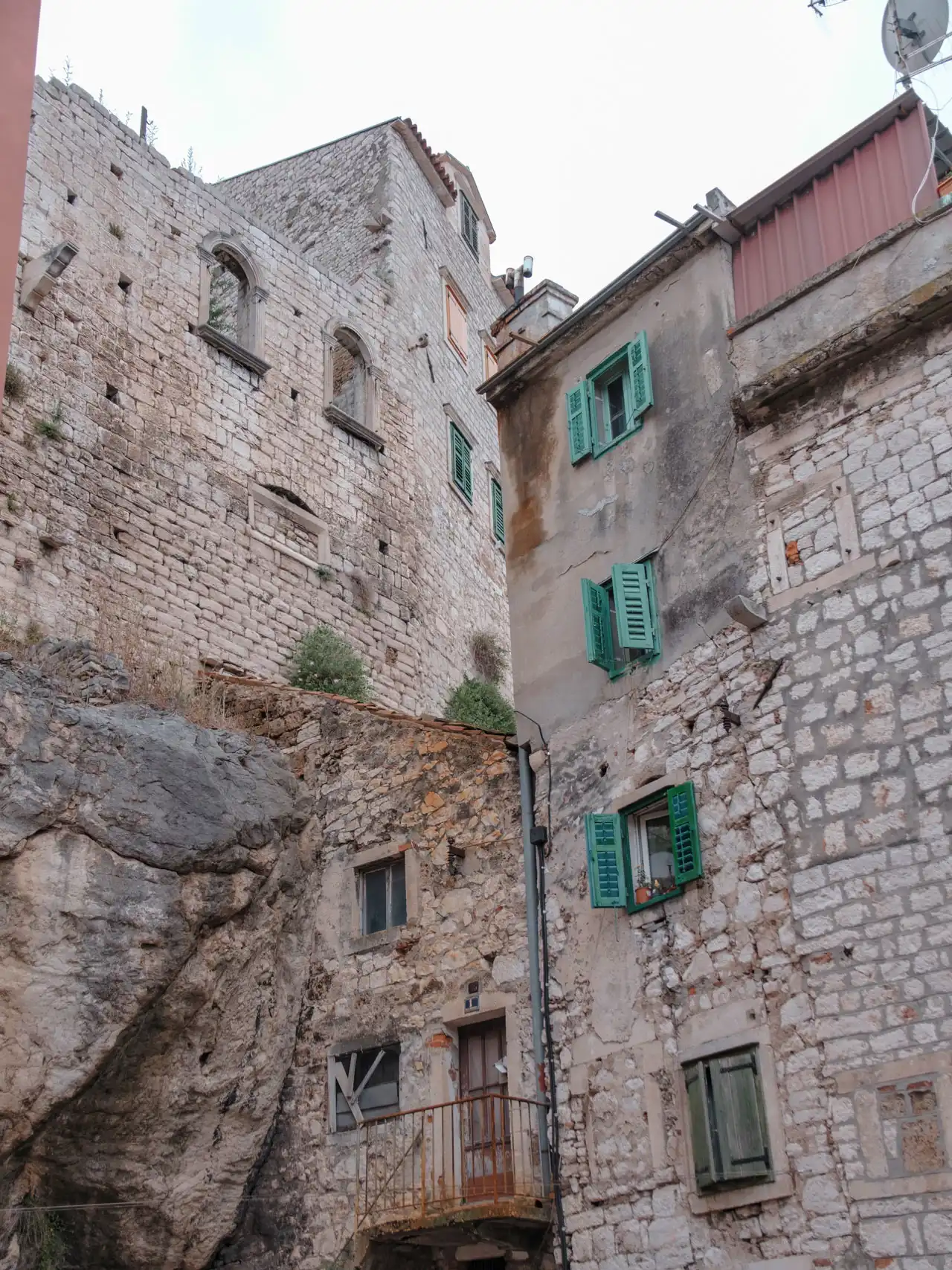 Maisons du centre historique de Sibenik en Croatie