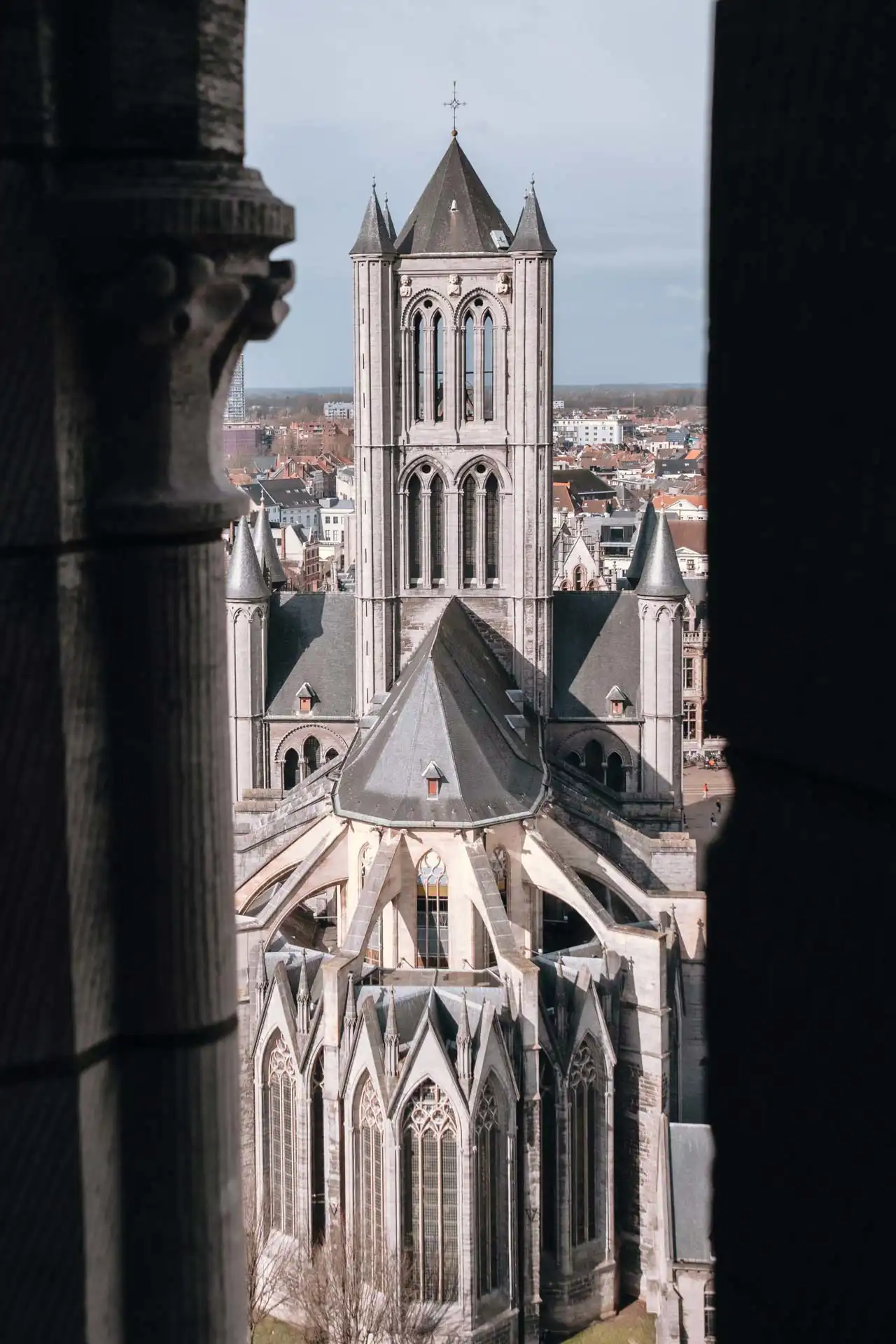 Vue sur l'église St Nicolas depuis le Beffroi