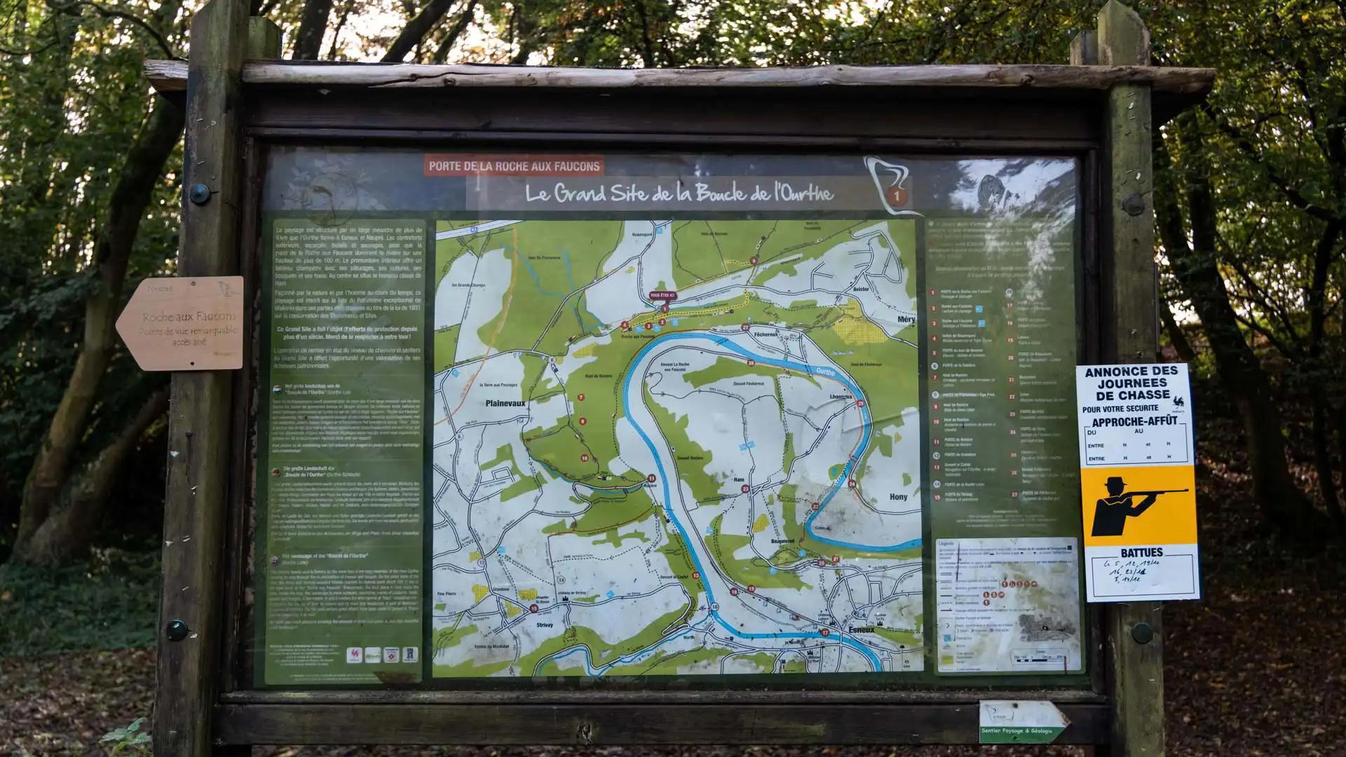 Panneau au parking de la roche aux faucons