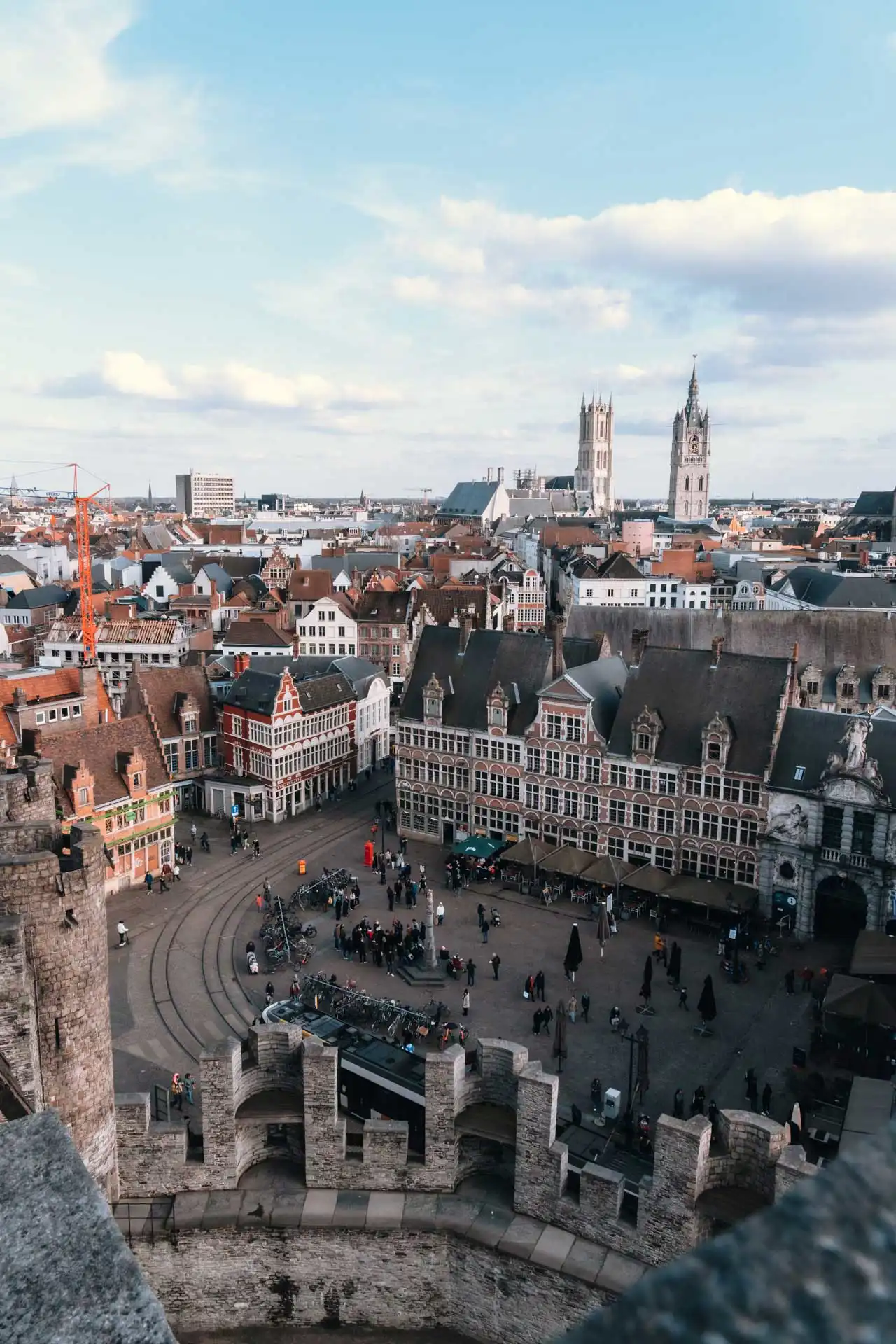 Vue sur Sint Veerleplein depuis le château