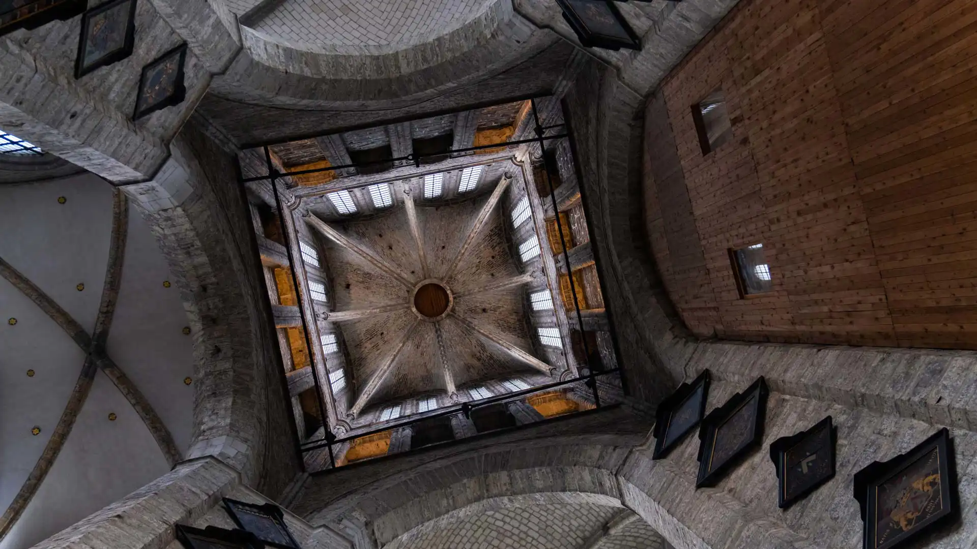 Plafond de l'eglise St Nicolas