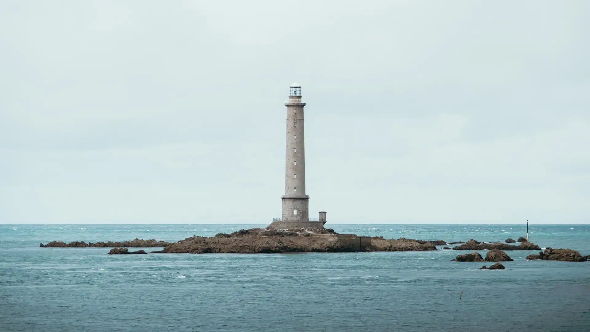 Phare de Goury-sur-Mer dans la Manche