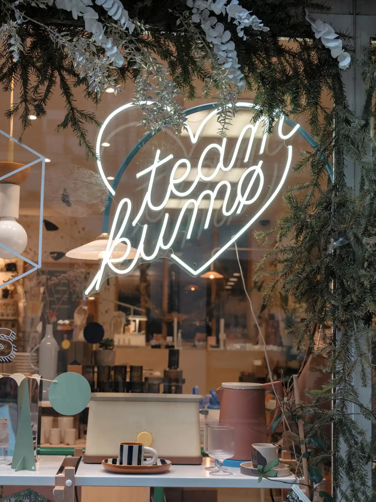 Néon et vitrine Atelier Kumø à Lille