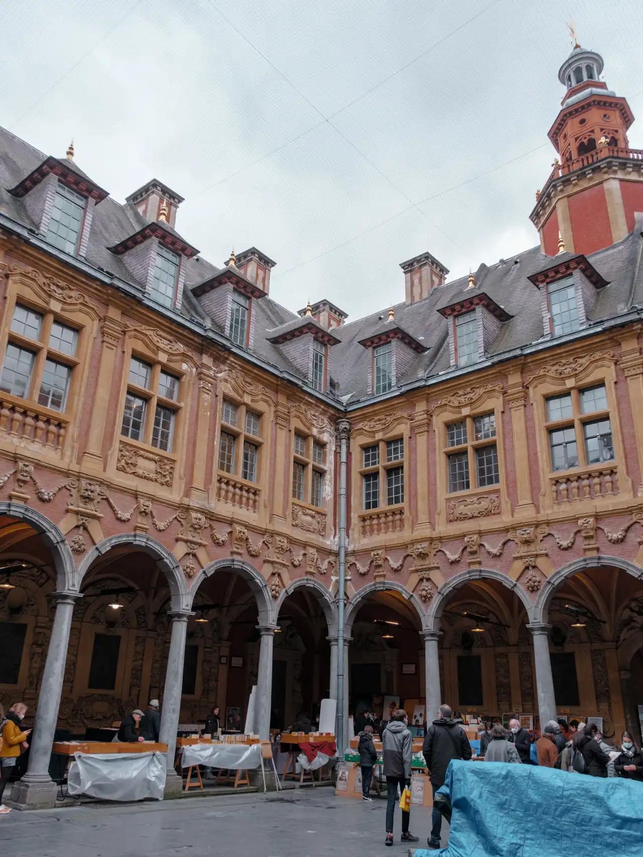 Intérieur du Cloitre de la Vieille Bourse de Lille