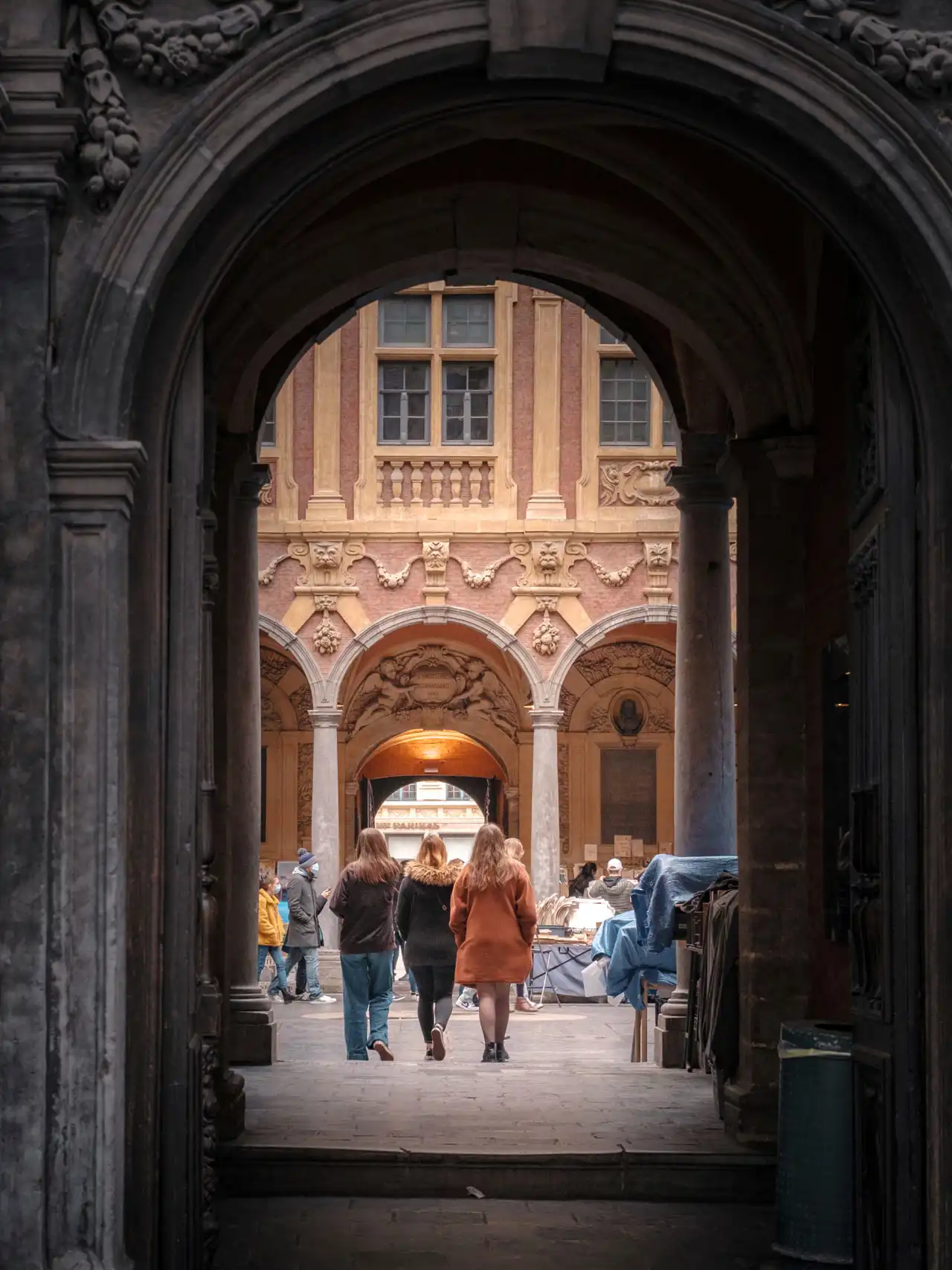 Entrée vieille bourse de lille depuis la place du théâtre
