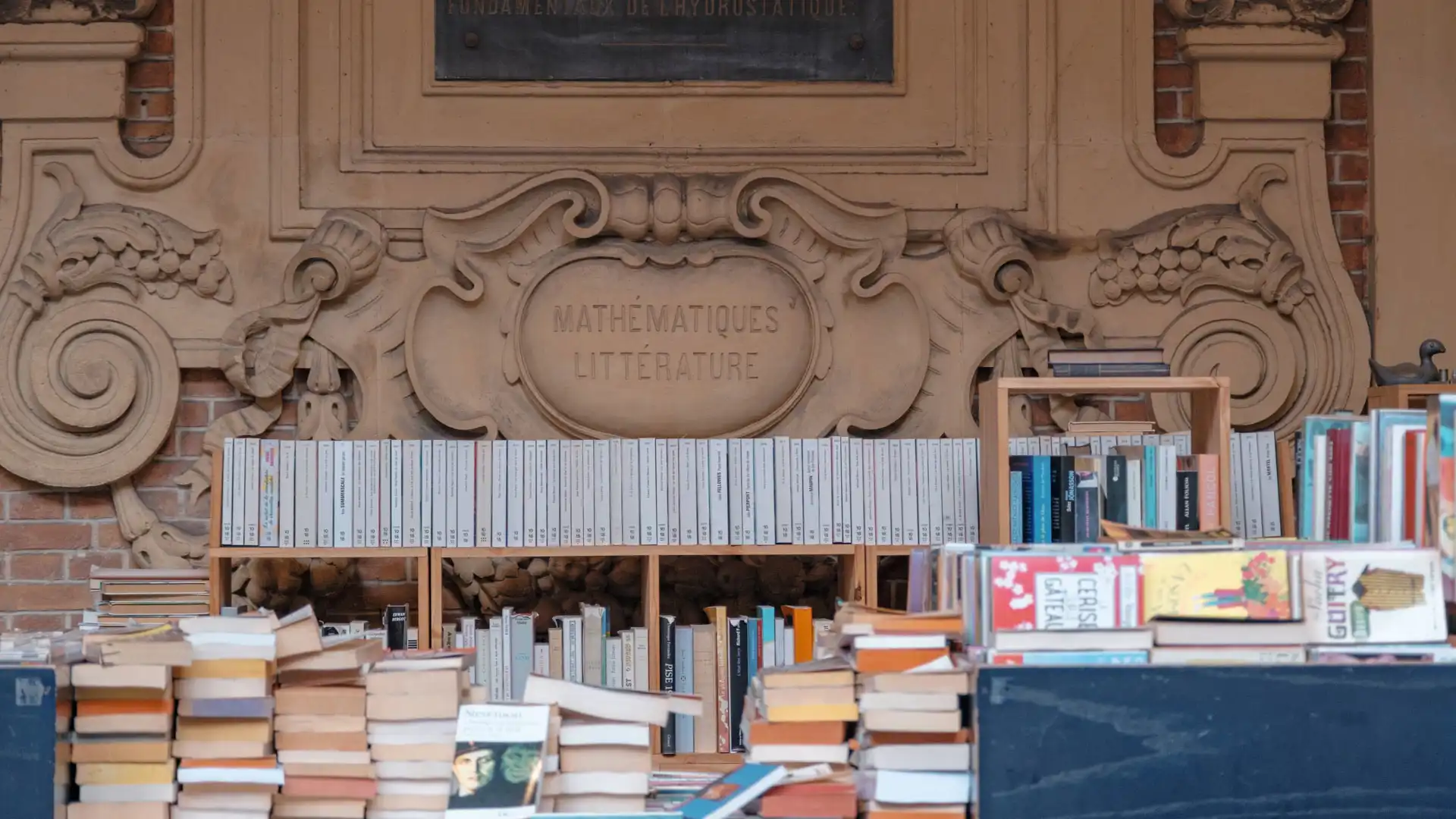 Stand de livres de seconde main vieille bourse lille