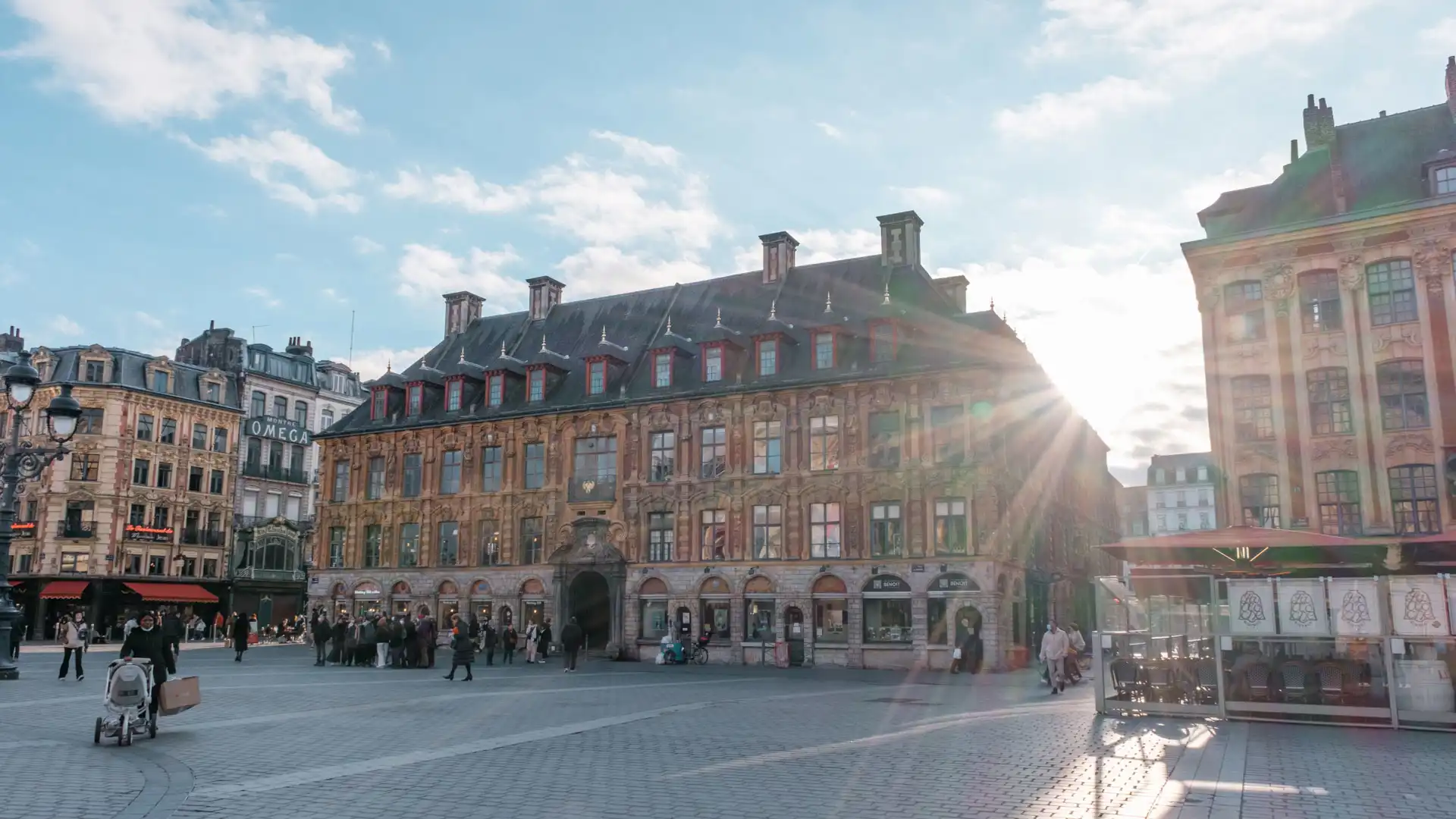 façade de la vieille bourse de Lille depuis la place du Théâtre