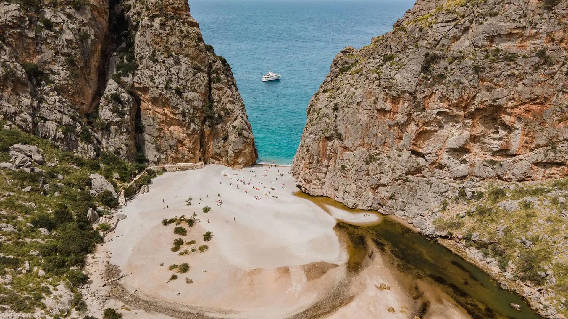 Nu de Sa Corbata, route en lacets dans les montagnes majorquines