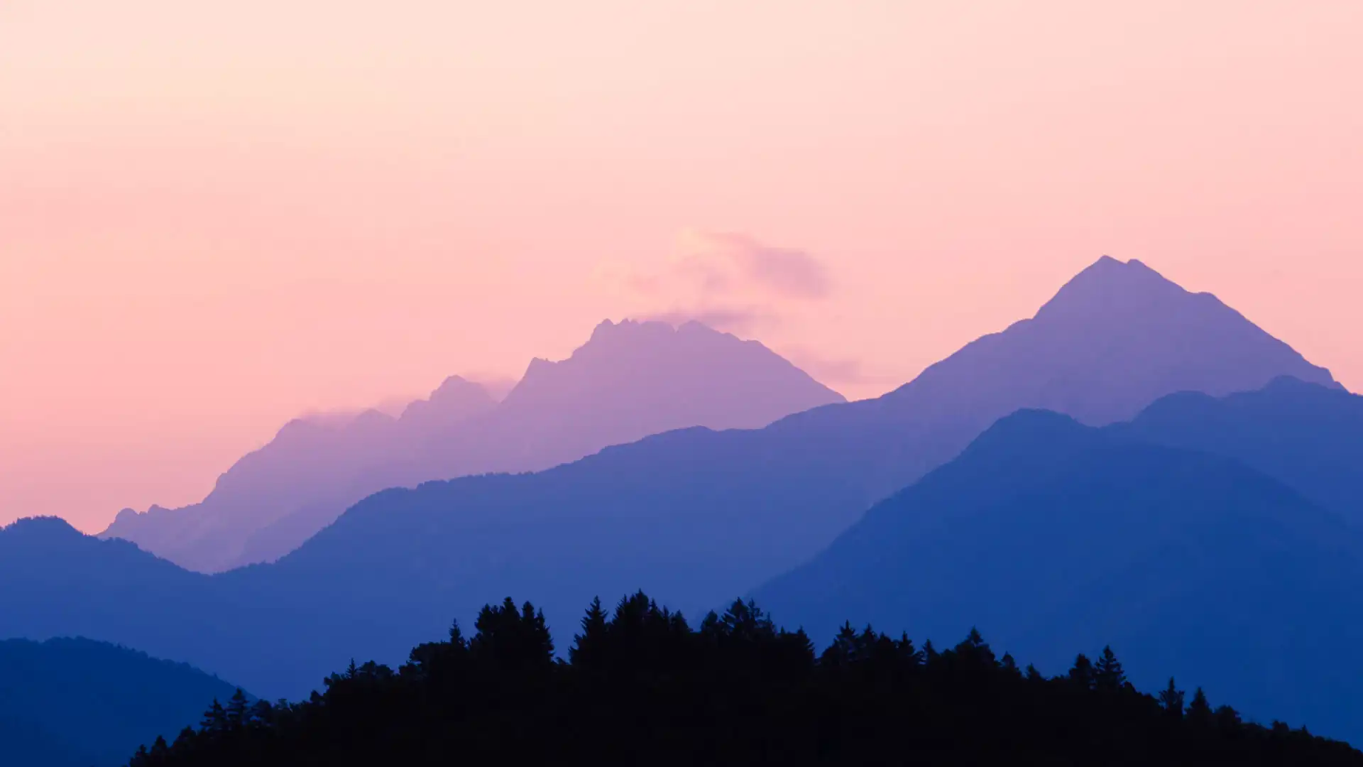 Lever de soleil sur le lac de Bled depuis le point de vue Ojstrica.